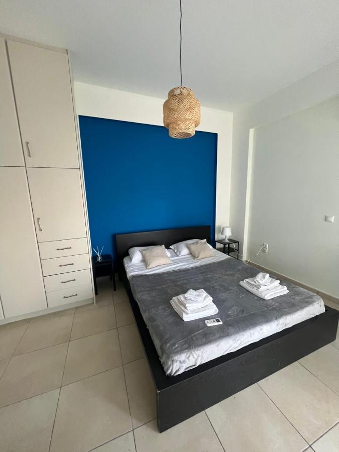 Blue And White Apartment Скиниас Екстериор снимка