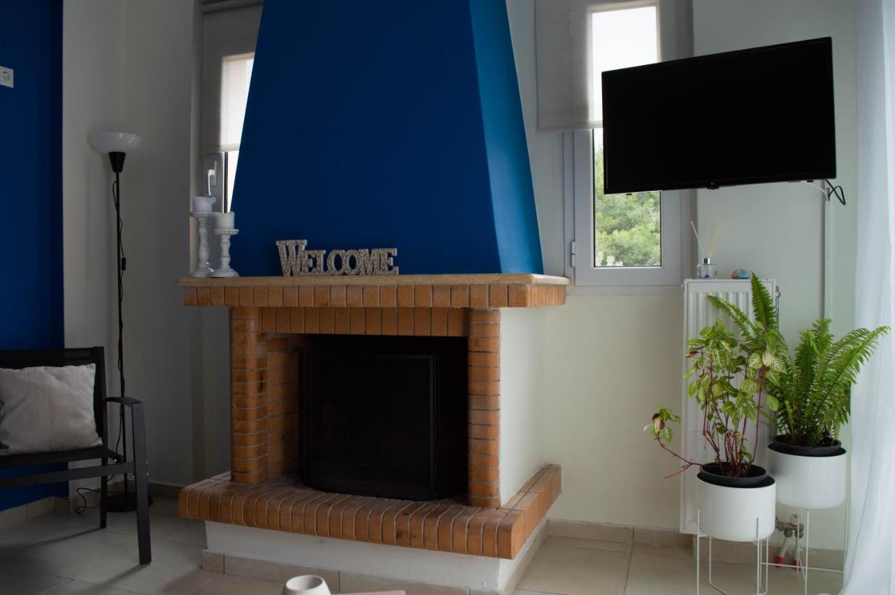 Blue And White Apartment Скиниас Екстериор снимка