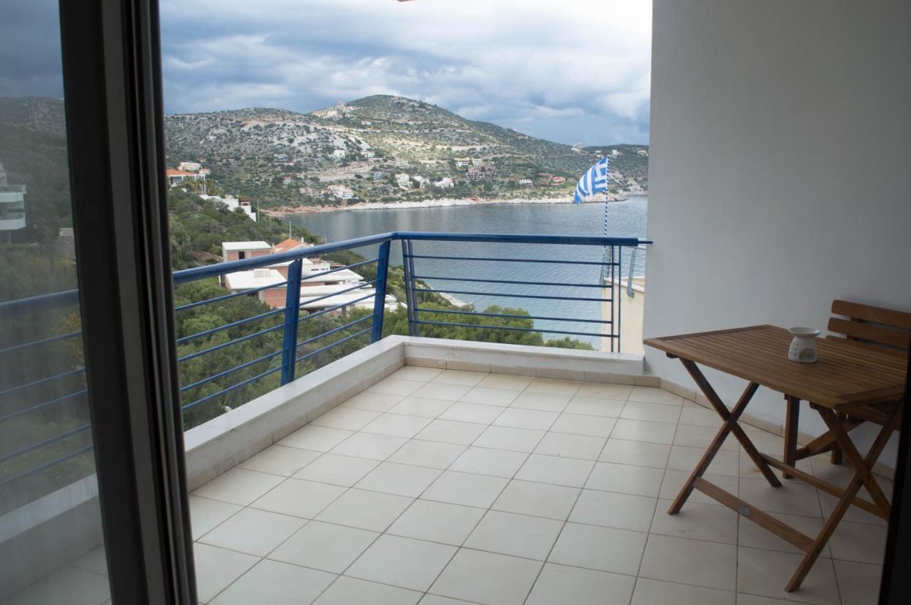 Blue And White Apartment Скиниас Екстериор снимка