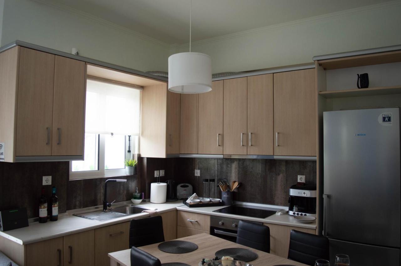 Blue And White Apartment Скиниас Екстериор снимка
