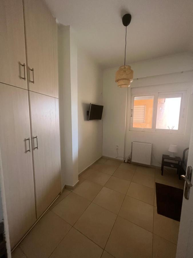 Blue And White Apartment Скиниас Екстериор снимка