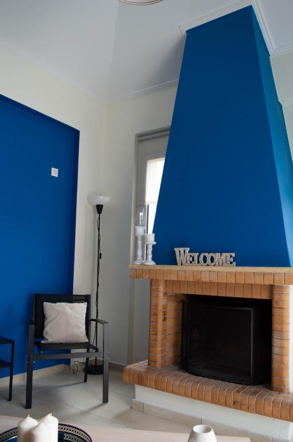 Blue And White Apartment Скиниас Екстериор снимка