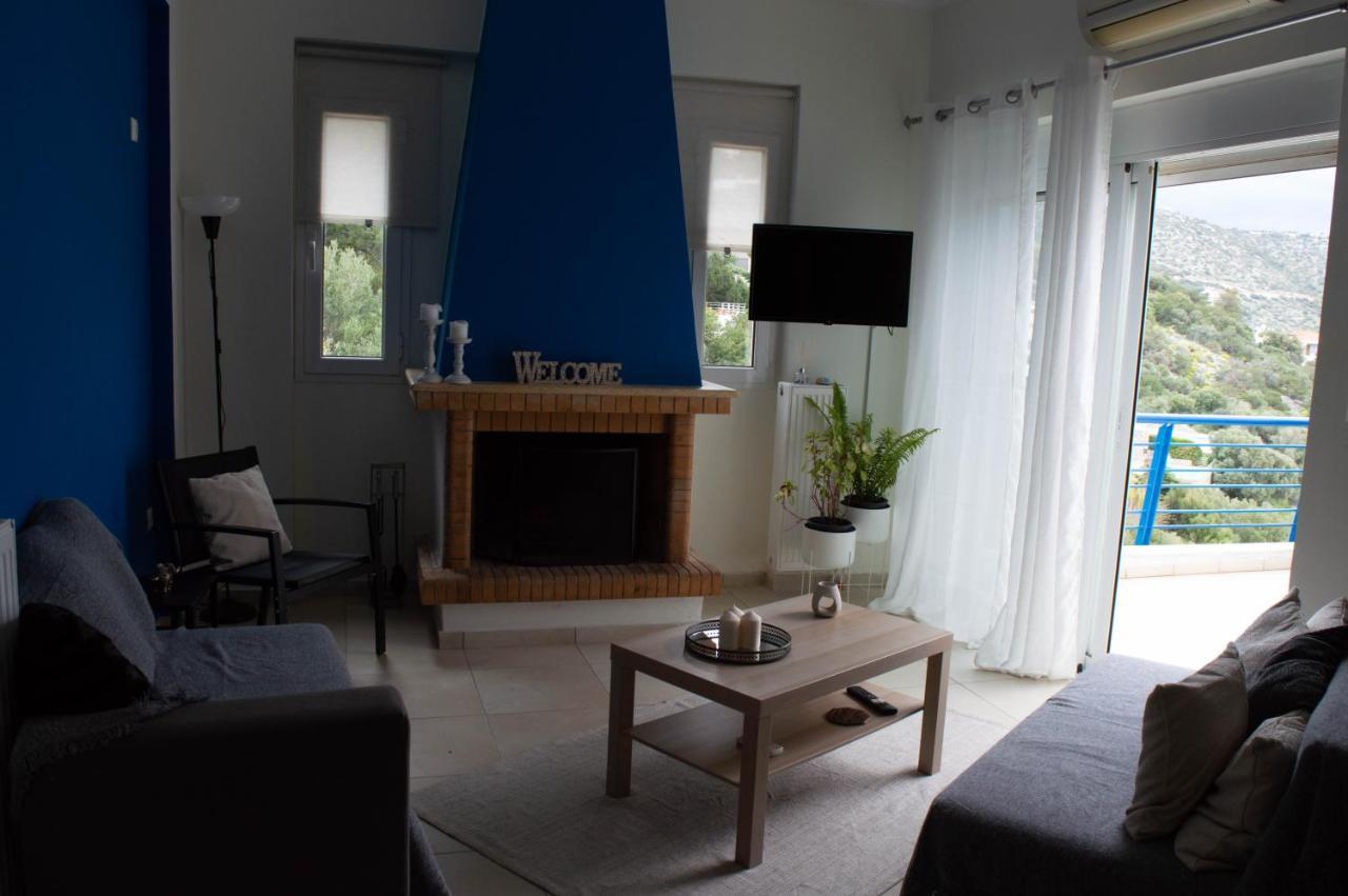 Blue And White Apartment Скиниас Екстериор снимка