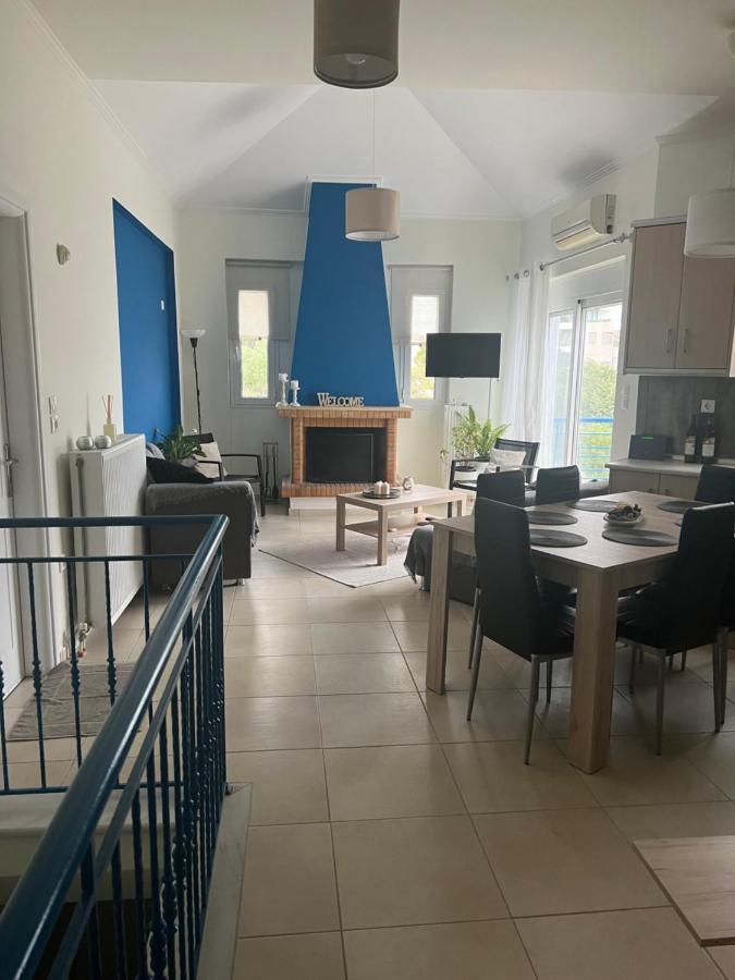 Blue And White Apartment Скиниас Екстериор снимка